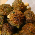 TADŻIN Z PIECZONYMI WARZYWAMI, KUSKUSEM I FALAFELEM