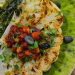 PIECZONE AWOKADO Z KASZĄ JAGLANĄ I SUSZONYMI POMIDORAMI