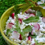 KREM ZE SZCZAWIU I JARMUŻU Z KLUSKAMI Z KASZY PERŁOWEJ I RUKOLI