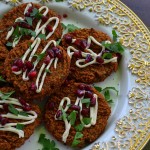 DROŻDŻOWE PRZEKĄSKI Z ZIELONĄ PASTĄ