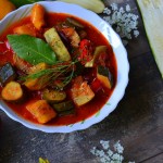 PIECZONA TOFUCZNICA Z GRZYBAMI I JARMUŻEM