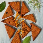 HUMMUS Z PIECZONĄ PAPRYKĄ I SUSZONYMI POMIDORAMI