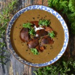 HUMMUS Z PIECZONĄ PAPRYKĄ I SUSZONYMI POMIDORAMI