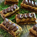 HUMMUS Z JARMUŻEM I PIECZONYM CZOSNKIEM