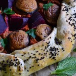 KLOPSIKI JAGLANE Z KAPUSTĄ, SOCZEWICĄ I SUSZONYMI POMIDORAMI