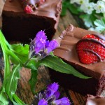 JAGLANE BURGERY Z GRZYBAMI, SOCZEWICĄ I ORZECHAMI ZIEMNYMI