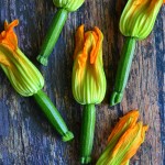 WEGAŃSKI BISZKOPT Z KREMEM, GALARETKĄ I TRUSKAWKAMI