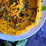 ORKISZOWA FOCACCIA Z POMIDORAMI, ROZMARYNEM, OREGANO I MIĘTĄ