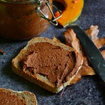 TARTA Z KORZENNYM KREMEM JAGLANYM