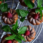 TARTA Z GALARETKĄ WIŚNIOWĄ I BORÓWKAMI