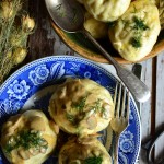 TARTA CZEKOLADOWA Z KREMEM KAROBOWO-ORZECHOWO-CIECIORKOWYM