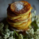 KOTLETY Z BOBU, ZIEMNIAKÓW I PIECZONEGO CZOSNKU