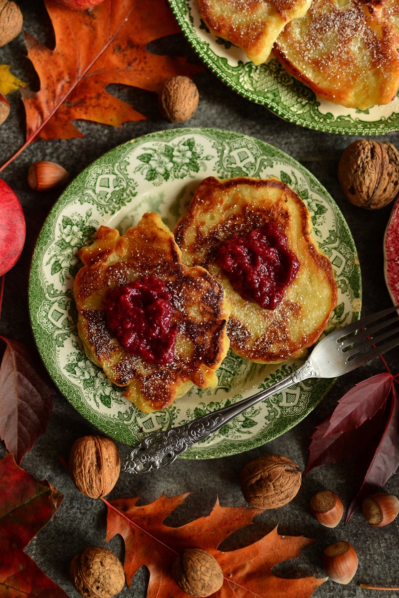 „ŚMIETANKOWE” RACUCHY Z JABŁKAMI